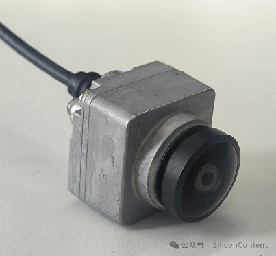 玄色的拍照机

中度可信度描述已自动天生